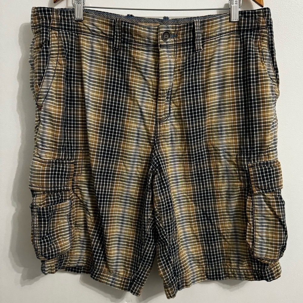 TOMMY BAHAMA JEANS (38) METAL SNAP BUTTON FLAP CARGO SHORTS MULTI-COLOR PLAID